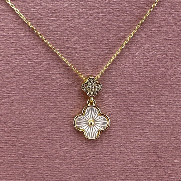 18K Gold Plated over 925 Solid Sterling Silver Mother of Pearl Clover Necklace - Picture 1 of 8